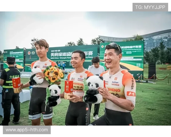 沿黄公路赛国际组詹森·克里斯托夫总成绩第一,桓盛队统治