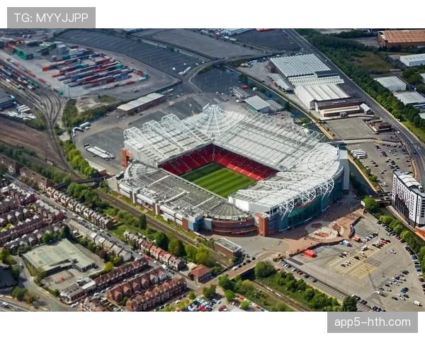 曼联官宣老特拉福德改造计划：今夏开工提升球迷观赛体验